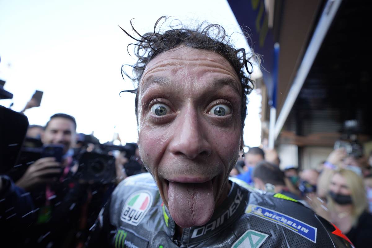 Valentino Rossi in parco chiuso al termine del Gran Premio di Valencia di MotoGP 2021