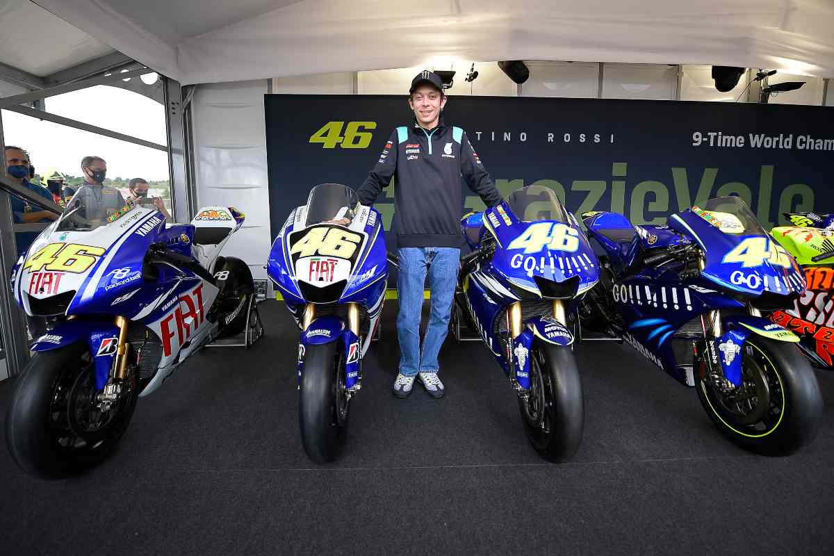 Valentino Rossi con le Yamaha con cui ha vinto il titolo mondiale