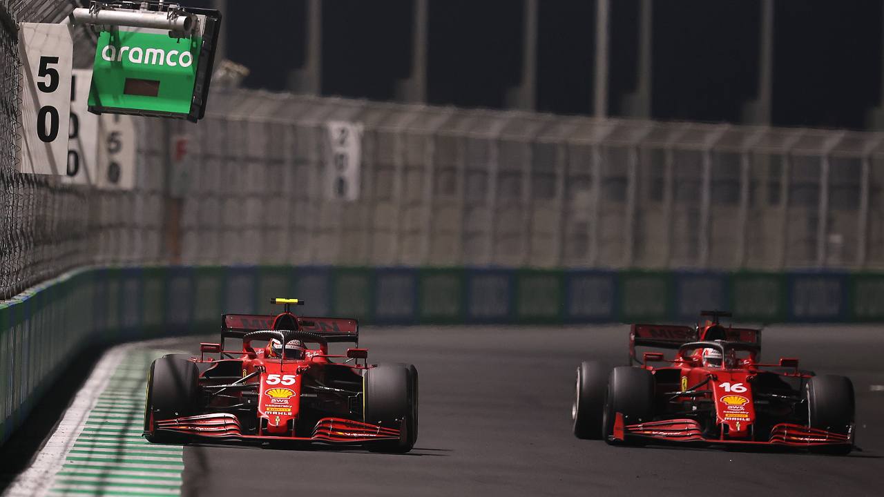 Sainz e Leclerc durante un duello (Foto Getty Images)