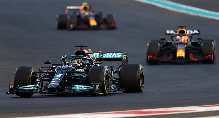 Hamilton in lotta contro Verstappen (Foto Getty Images)