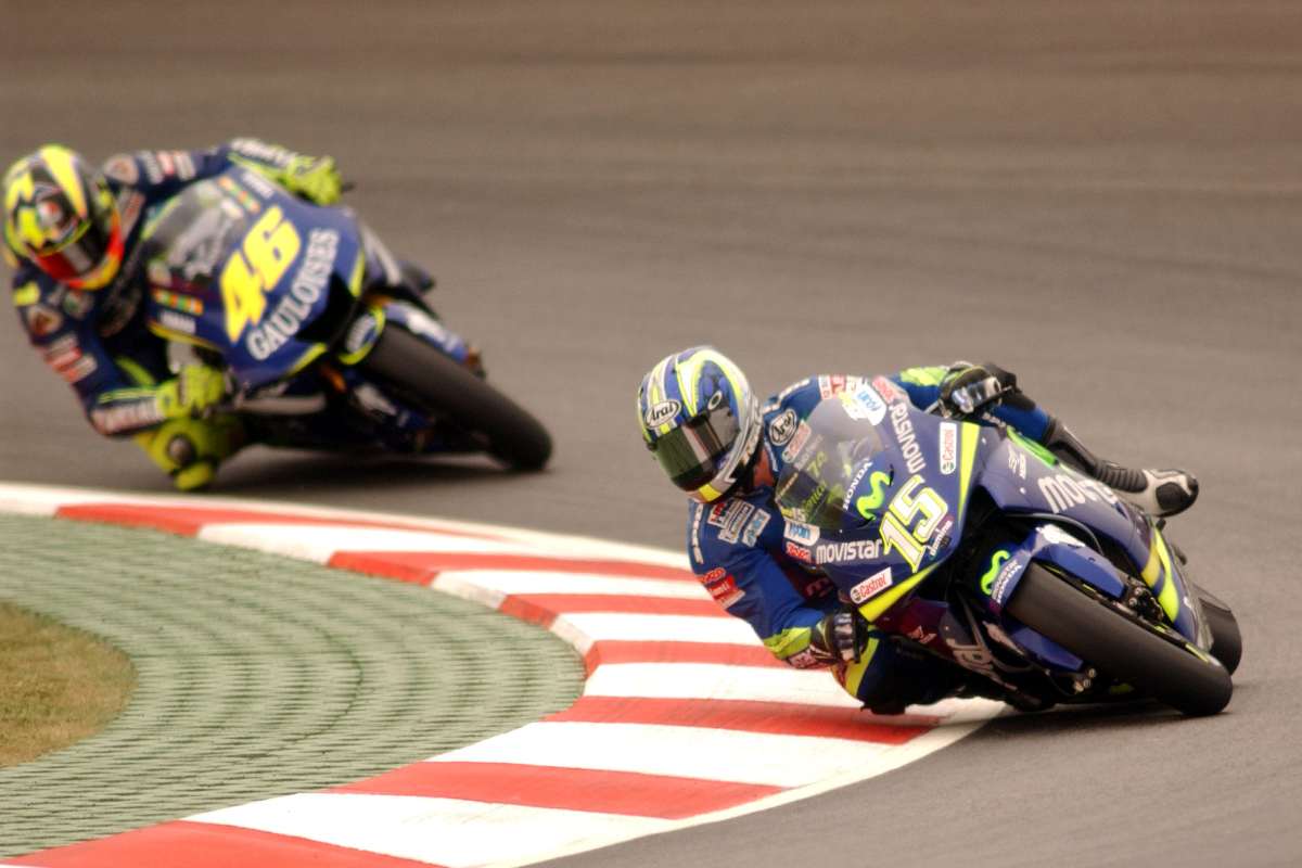 Gibernau nel 2005 in lotta con Valentino Rossi (foto di Franco Origlia/Getty Images)