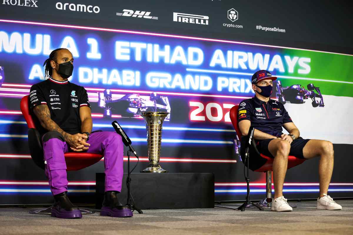 Hamilton e Verstappen in conferenza stampa (foto di Antonin Vincent - Pool/Getty Images)