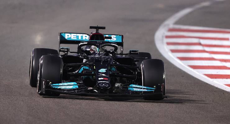 Hamilton in gara ad Abu Dhabi (foto di Lars Baron/Getty Images)