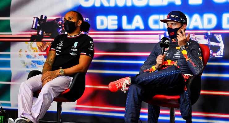 Hamilton e Verstappen in conferenza stampa (foto di Rudy Carezzevoli - Pool/Getty Images)