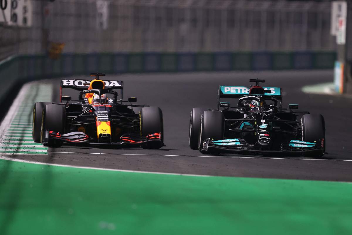 Hamilton e Verstappen in lotta a Jeddah (foto di Lars Baron/Getty Images)