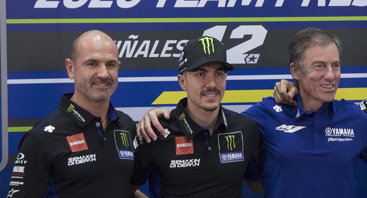 Vinales insieme a Maio Meregalli e Lin Jarvis (foto di Mirco Lazzari gp/Getty Images)