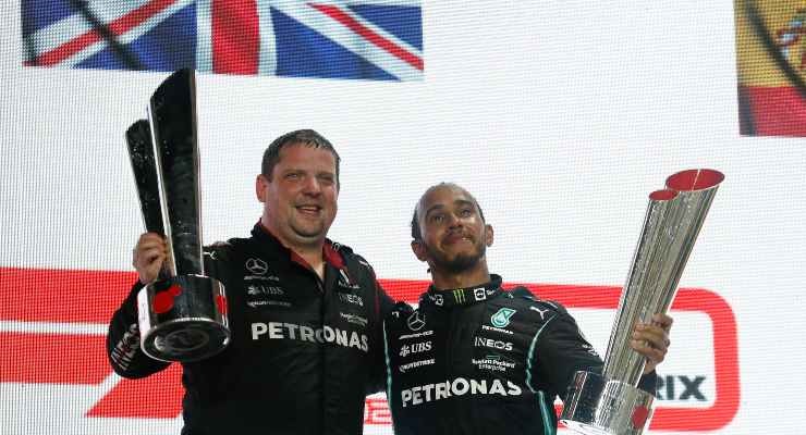 Hamilton sul podio a Losail (foto di Hamad I Mohammed - Pool/Getty Images)