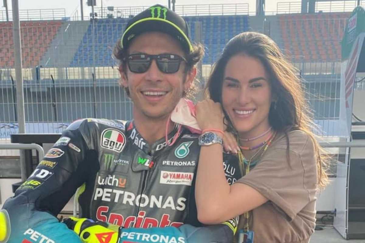 Valentino Rossi con la fidanzata Francesca Sofia Novello (foto account ufficiale Valentino Rossi)