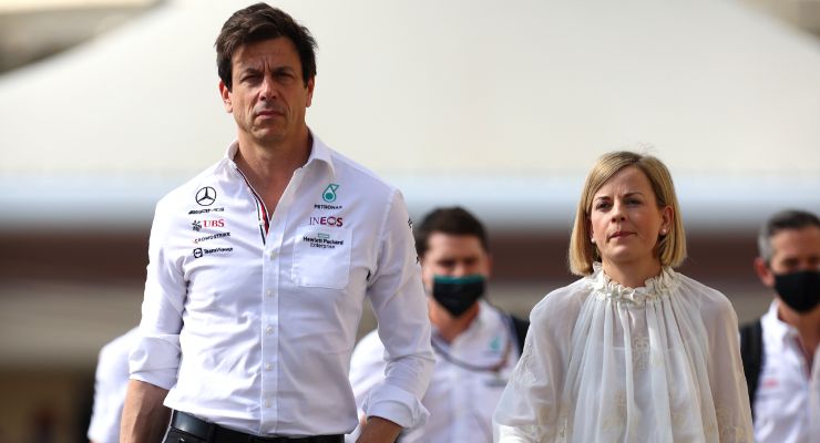 Toto Wolff nel paddock con la moglie (foto di Clive Rose/Getty Images)