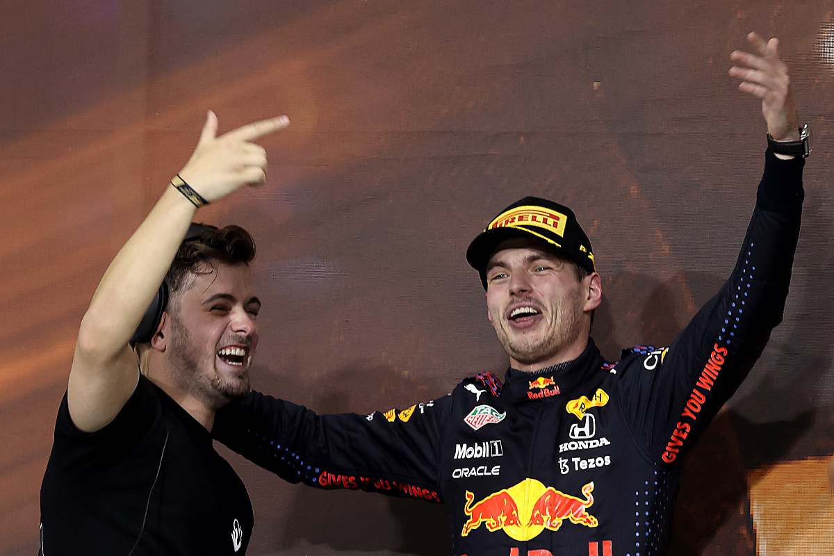 Verstappen festeggia il titolo con il dj (foto di Lars Baron/Getty Images)