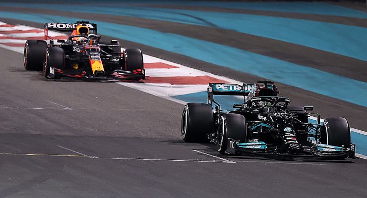 Lewis Hamilton in pista al Gran Premio di Abu Dhabi di F1 2021 a Yas Marina