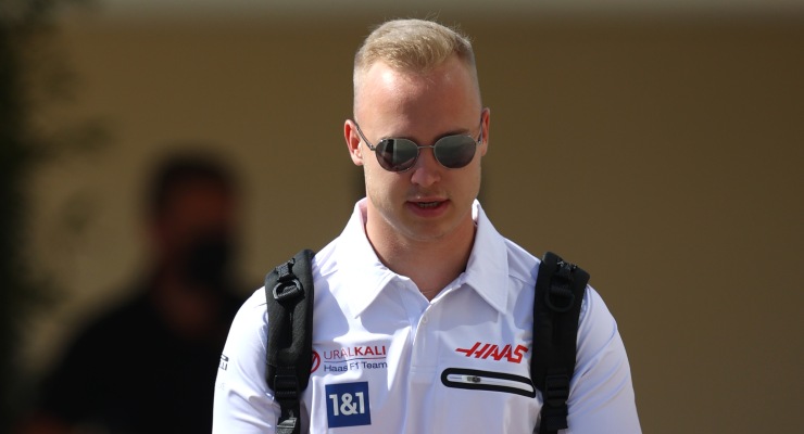 Nikita Mazepin nel paddock del Gran Premio di Abu Dhabi di F1 2021 a Yas Marina