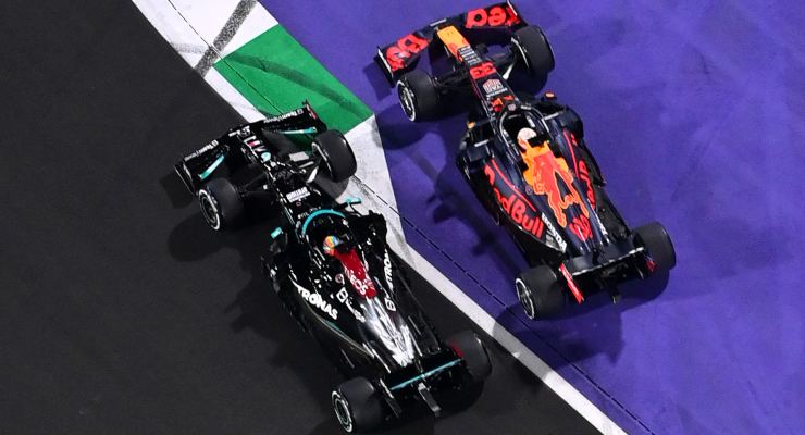 Il duello tra Lewis Hamilton e Max Verstappen al Gran Premio dell'Arabia Saudita di F1 2021 a Jeddah