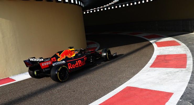 Max Verstappen in pista sulla Red Bull