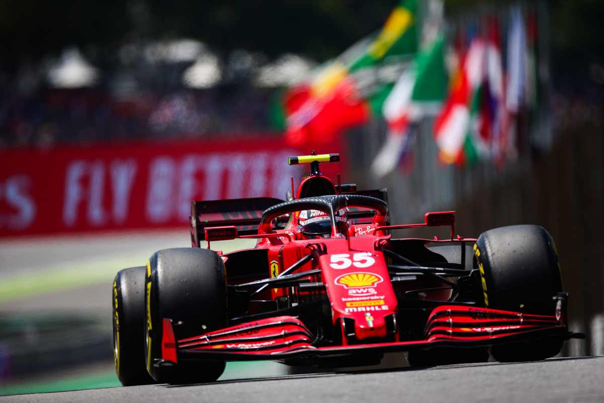 La Ferrari in pista con Carlos Sainz Jr (foto di Peter Fox/Getty Images)