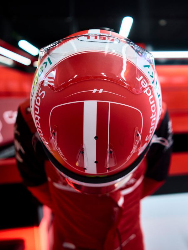 Charles Leclerc Casco 2022 (Twitter)