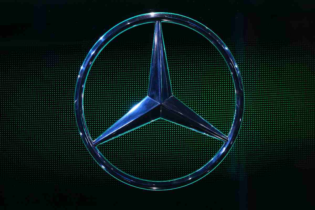 Il logo Mercedes (foto di Sean Gallup/Getty Images)