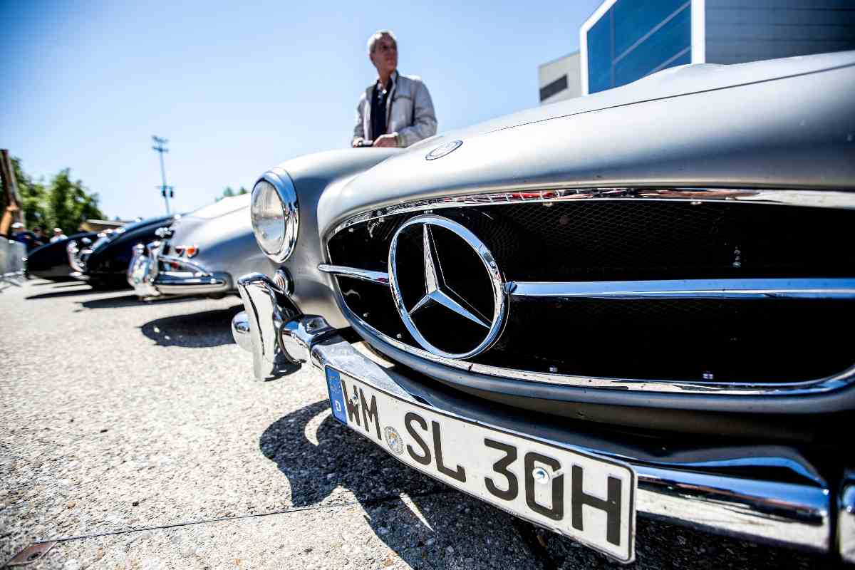 Un dettaglio della Mercedes-Benz 300 SL (foto di Jan Hetfleisch/Getty Images)