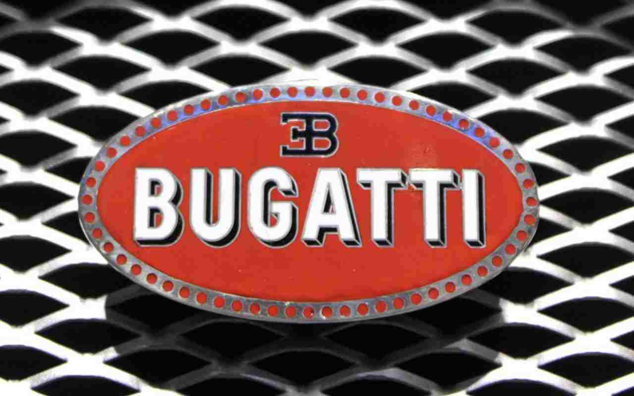 Il logo Bugatti (foto Ansa)