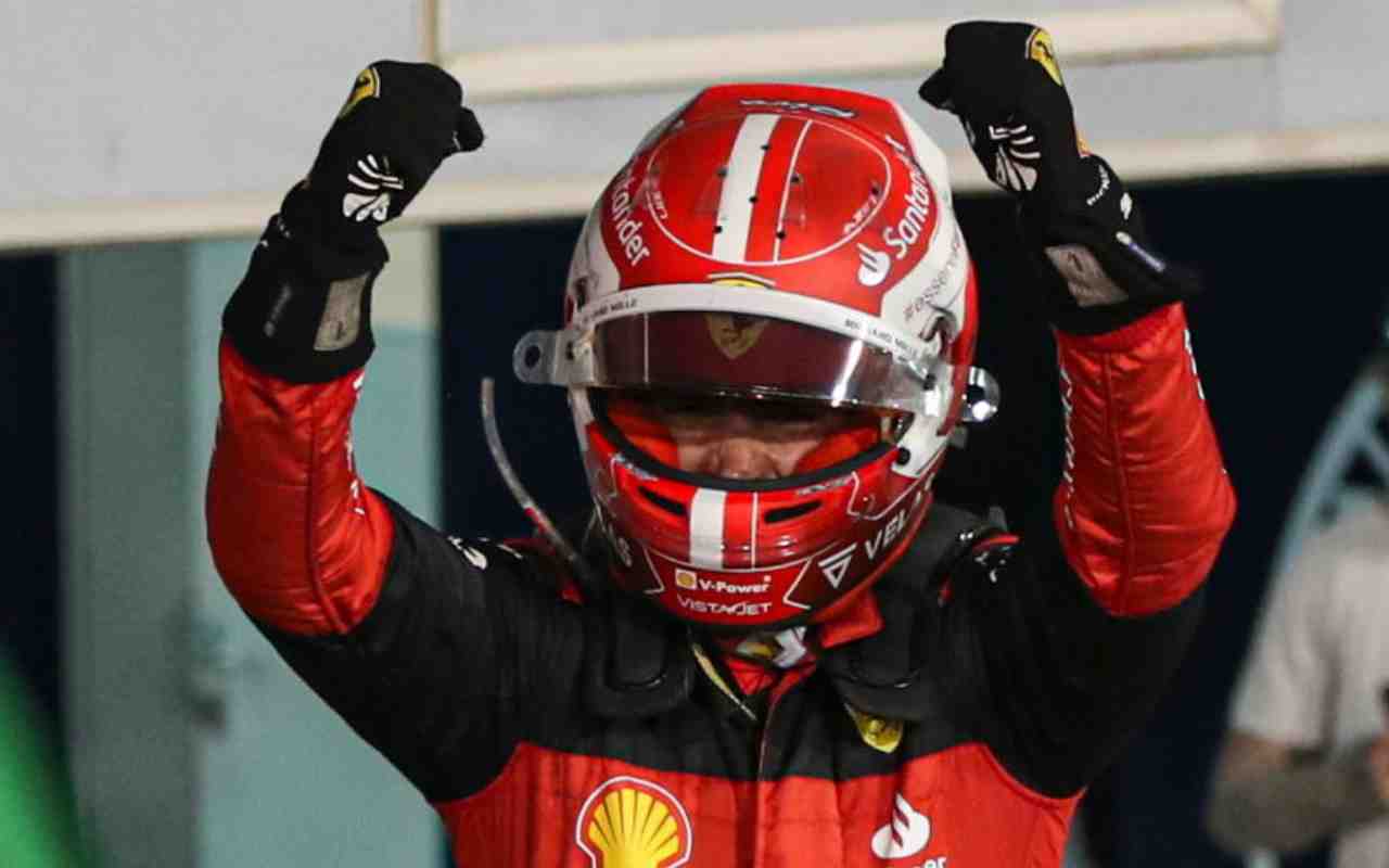 Leclerc esulta per la vittoria Ferrari in Bahrain (foto Ansa)