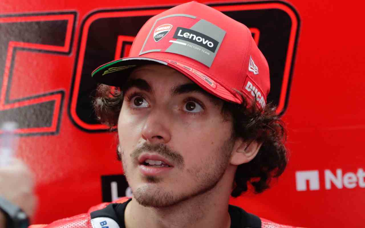 Pecco Bagnaia ai box Ducati (foto Ansa)