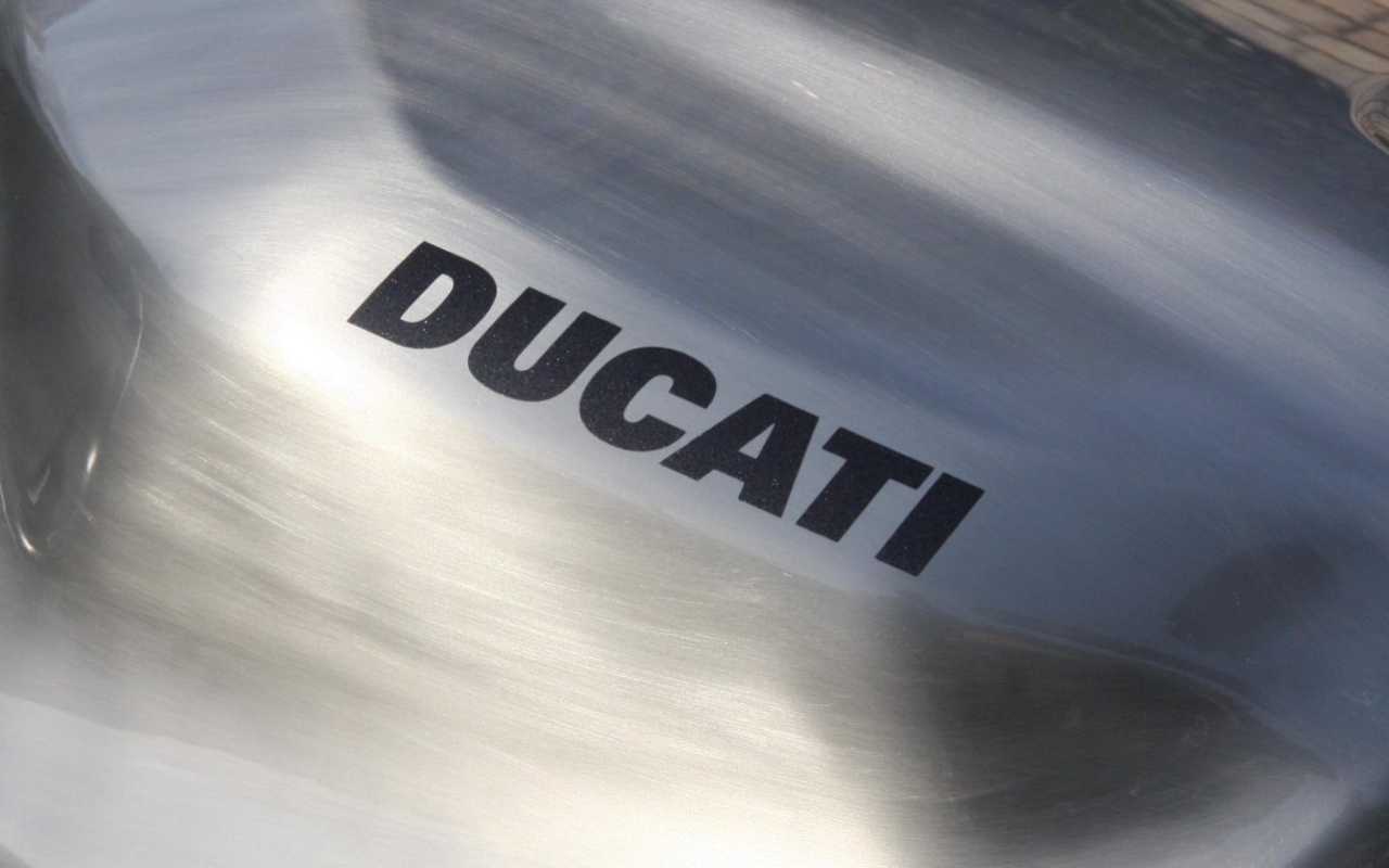 Il logo Ducati (foto Ansa)