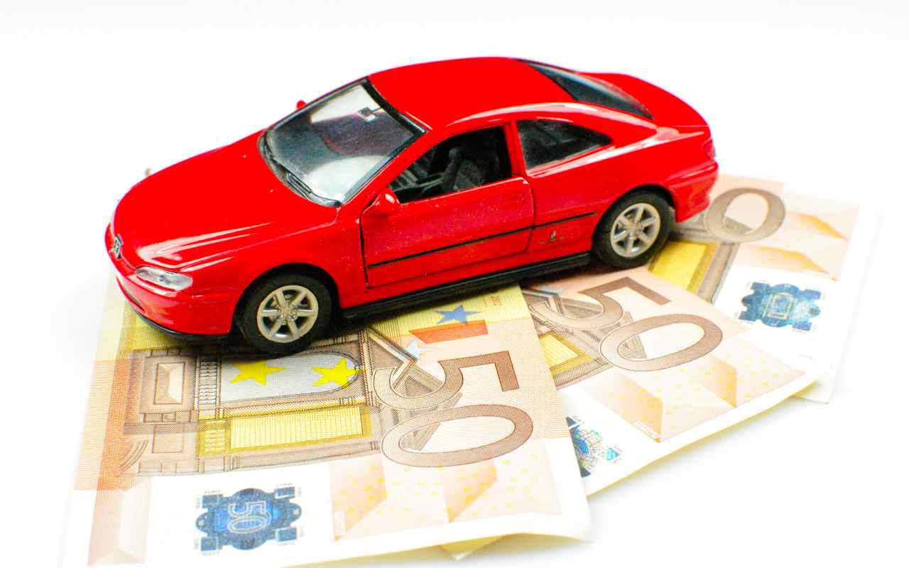 Incentivi auto (AdobeStock)