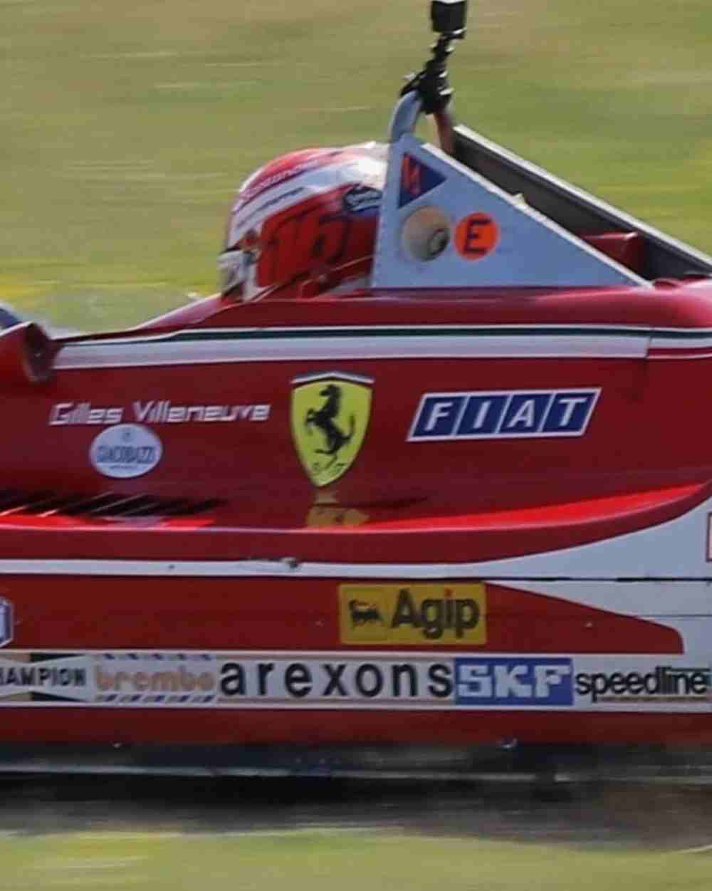 Lo scatto apparso sul web di Leclerc sulla Ferrari di Villeneuve