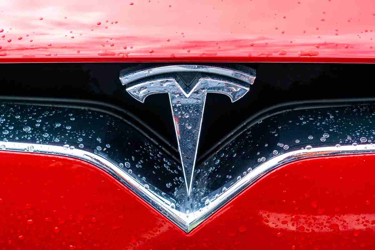 Tesla Logo (Adobe Stock)