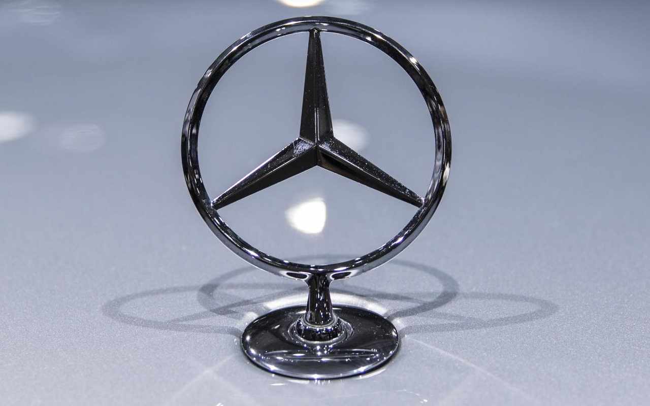 Il logo Mercedes (ANSA)