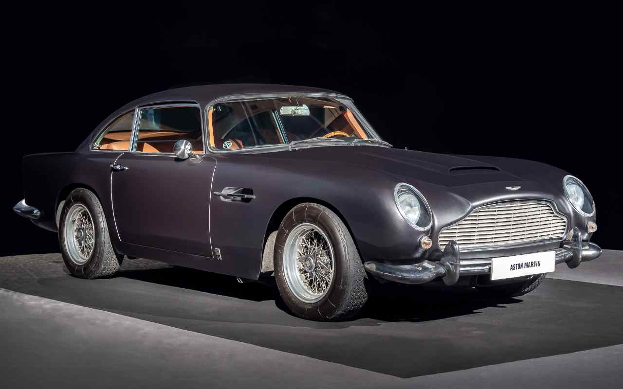 Aston Martin DB5 Goldfinger (Adobe Stock)