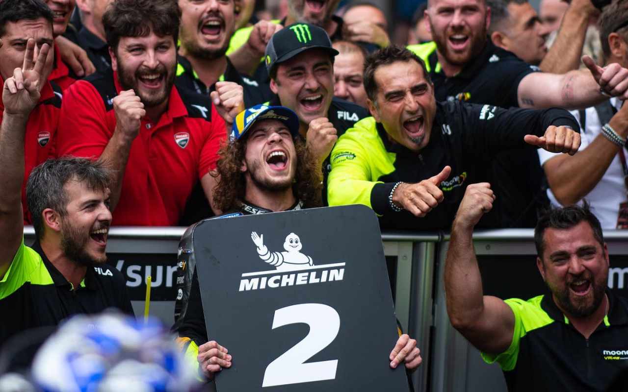 Team di Valentino Rossi: Marco Bezzecchi festeggia ad Assen (foto Mooney VR46)