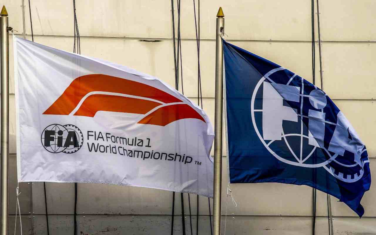 Bandiere F1 e FIA (Ansa Foto)