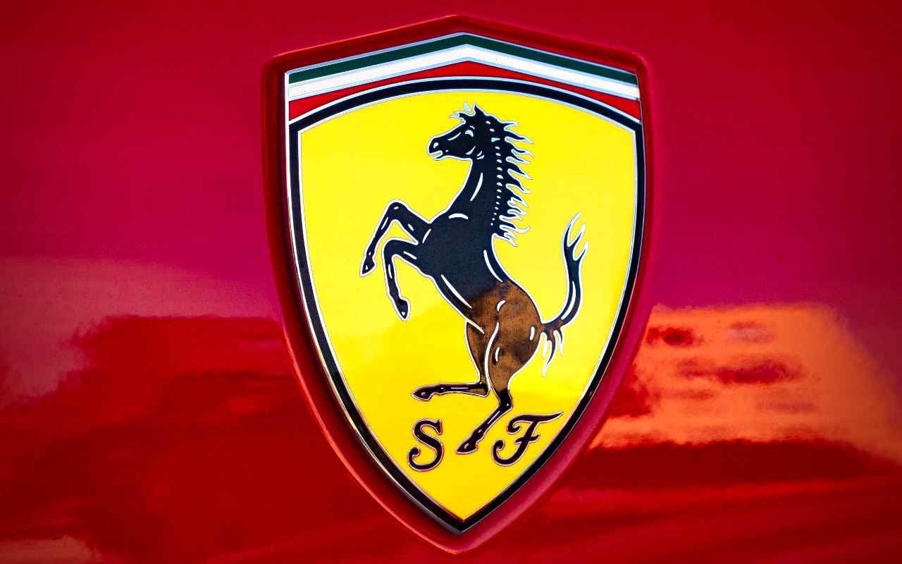 Ferrari presentó la nueva joya de un caballo corriendo: qué espectáculo (vídeo)