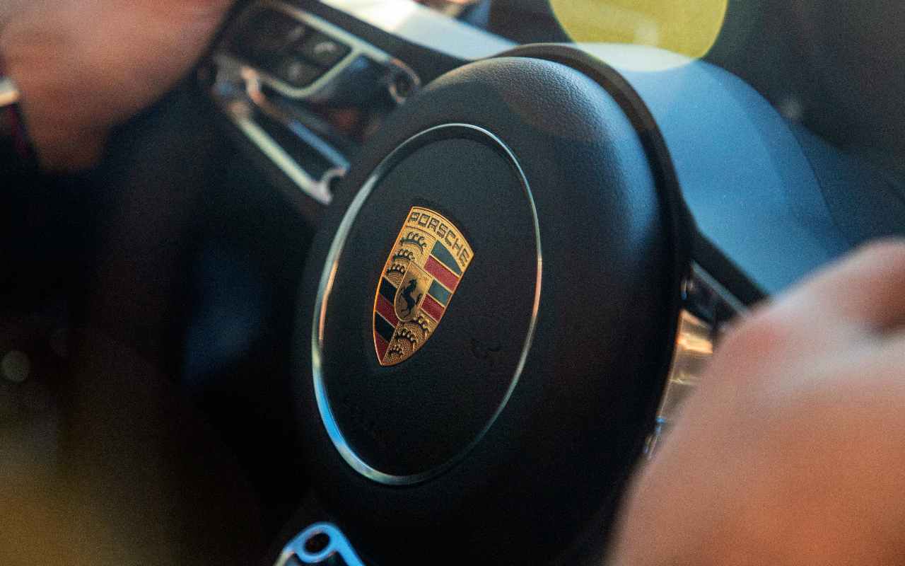 Porsche Logo (Adobe Stock)