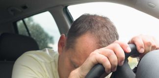 Codice della Strada, colpo di sonno in auto (AdobeStock)