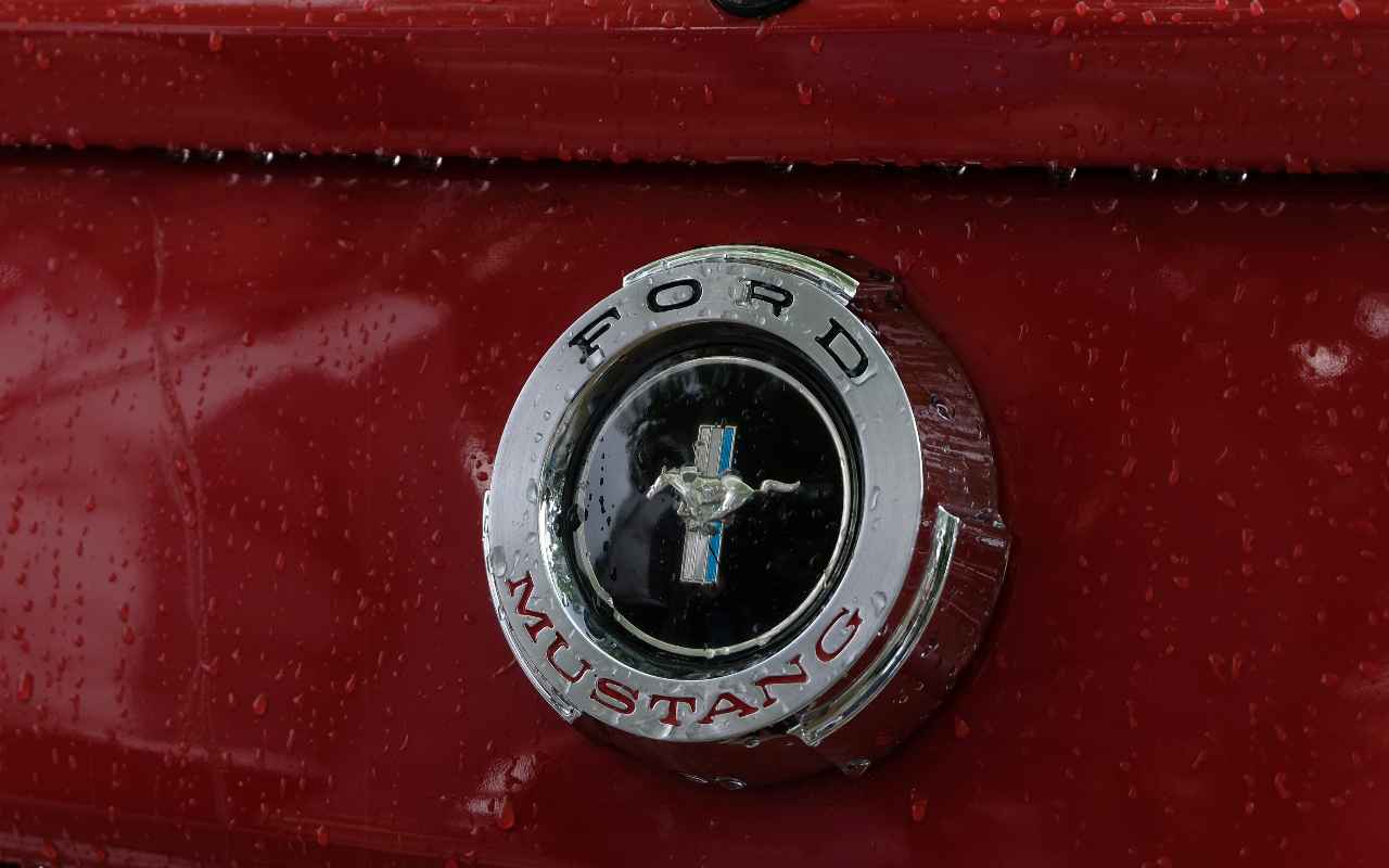 Ford Mustang Logo (Adobe Stock)