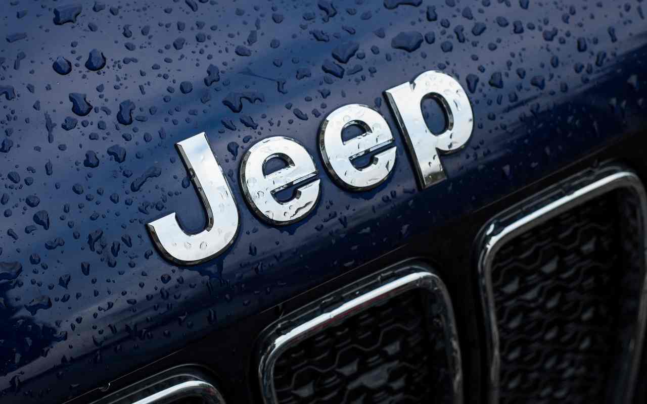 Jeep Logo (Adobe Stock)