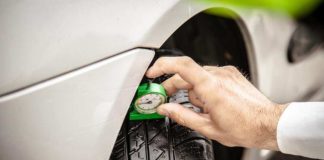 Misurazione tassello gomme (Ansa Foto)