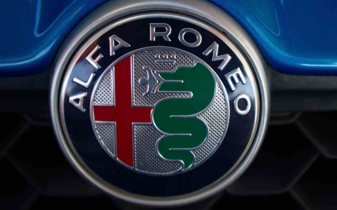 The new Alfa Romeo in the Carabinieri?  It’s scary (video)