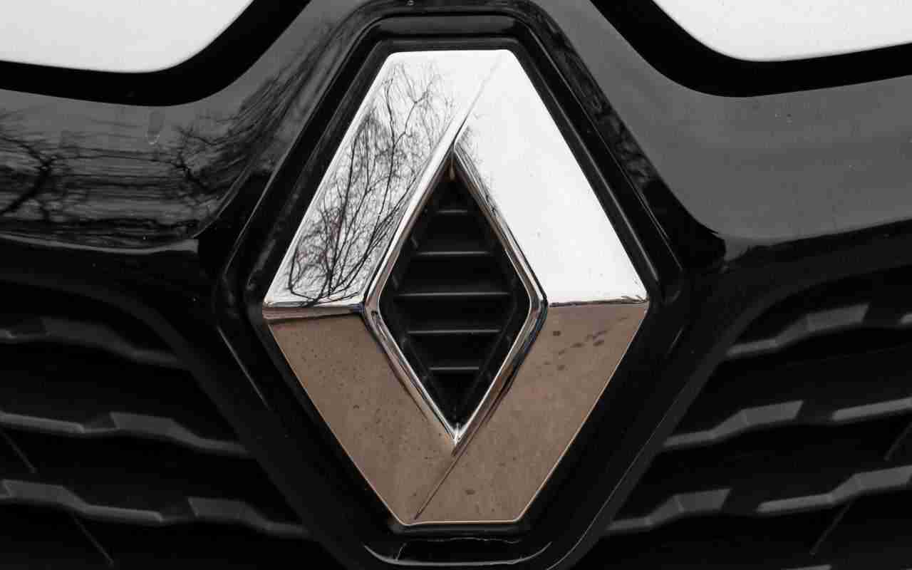 Il logo Renault (Ansa Foto)