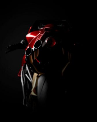 La nuova MV Agusta Superveloce 1000 Serie Oro 2023