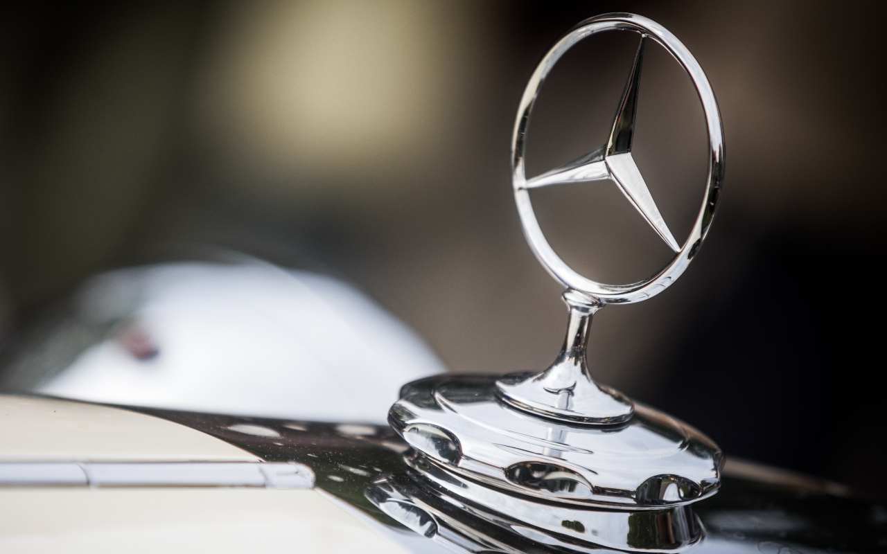 Mercedes Logo (Adobe Stock)