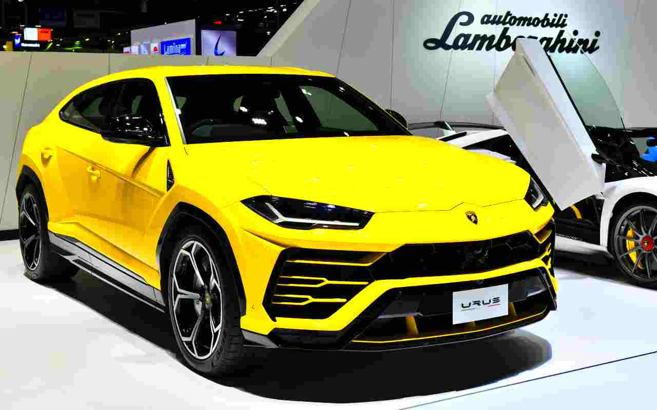 SUV Lamborghini URUS (AdobeStock)