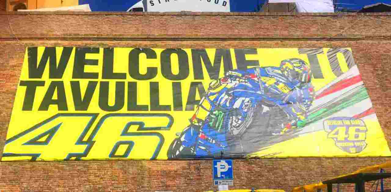 Valentino Rossi Striscione (Twitter)