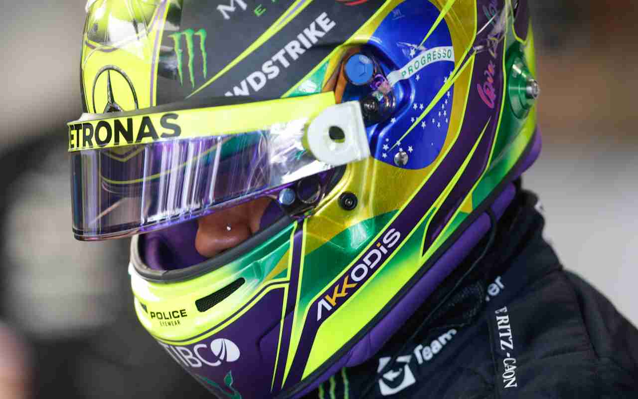 Lewis Hamilton casco (Ansa Foto)