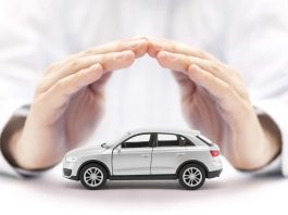 Assicurazione auto (AdobeStock)