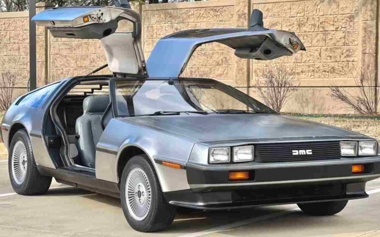 DeLorean DMC-12