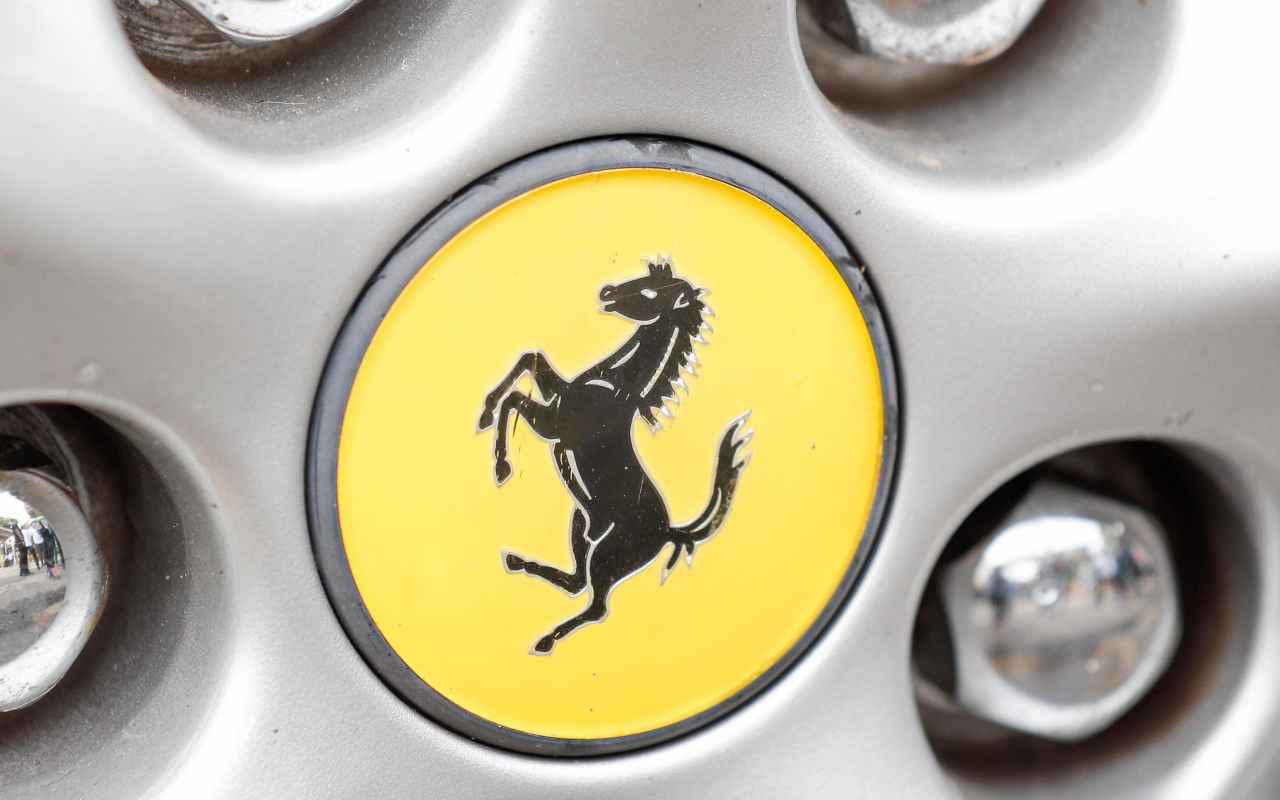 Il logo Ferrari (ANSA)