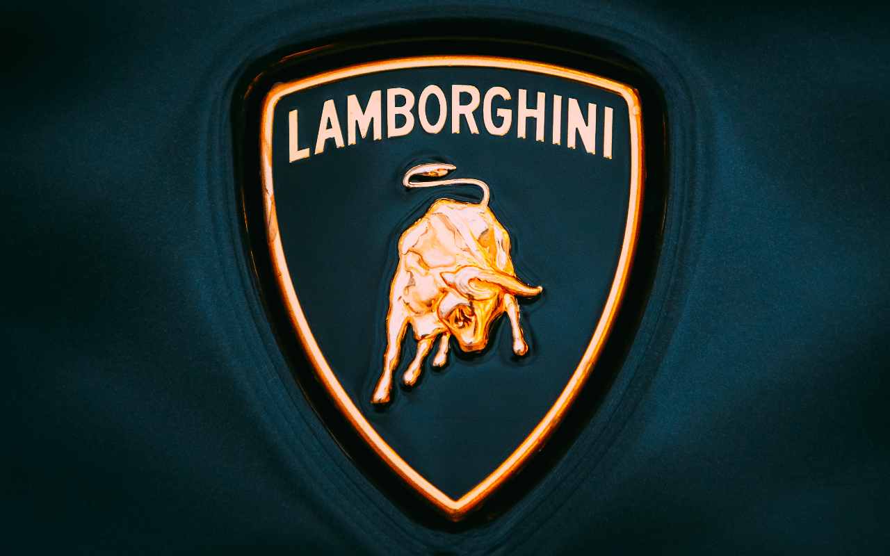 Lamborghini (Adobe Stock).